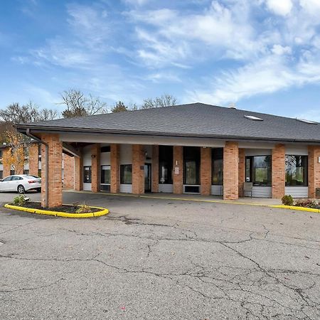 Baymont By Wyndham Zanesville Exterior photo