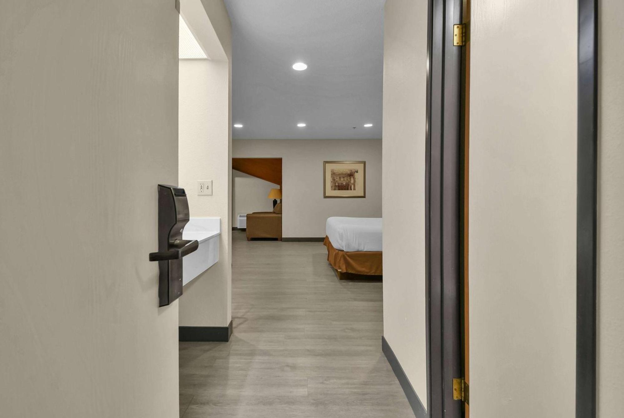 Baymont By Wyndham Zanesville Exterior photo