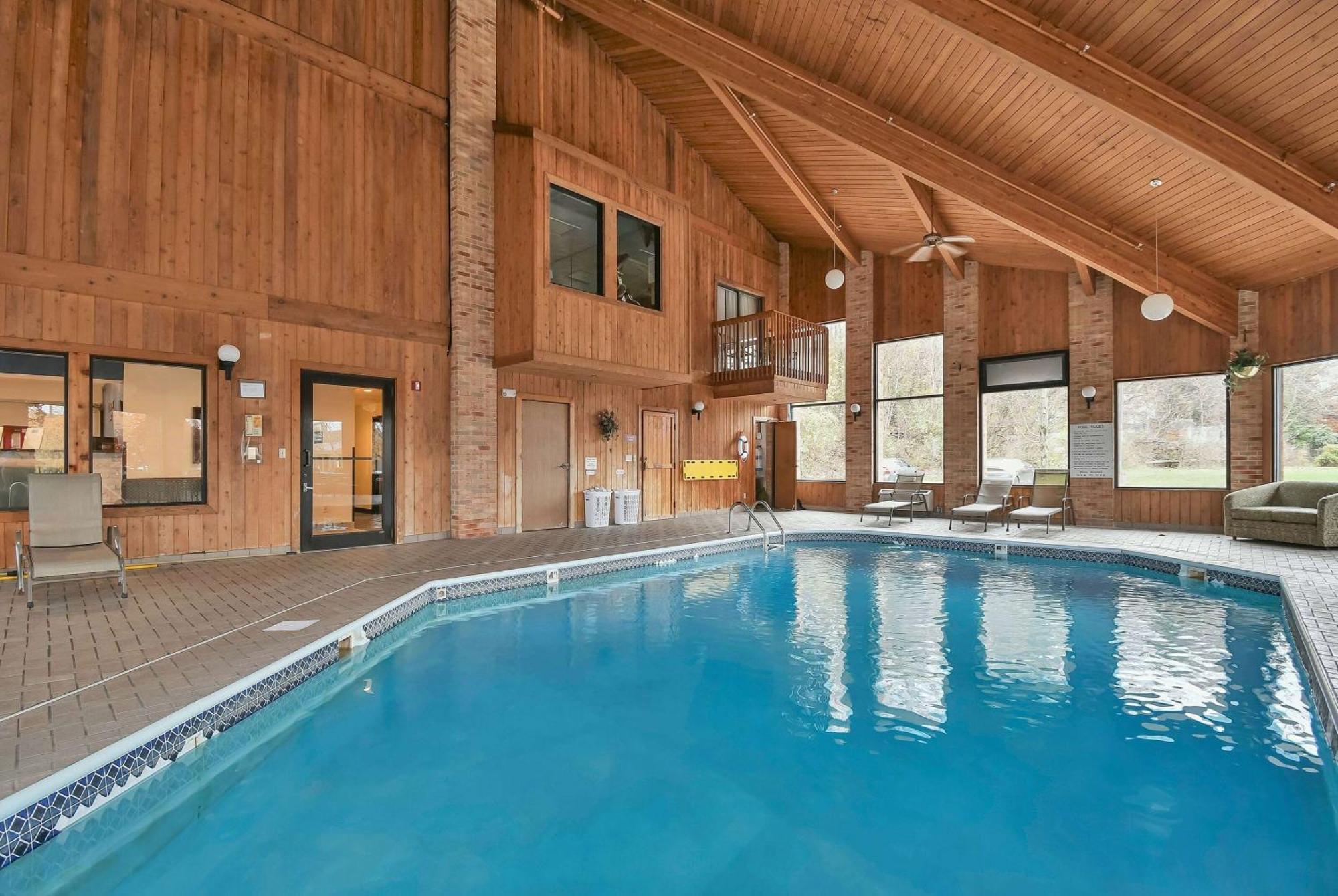 Baymont By Wyndham Zanesville Exterior photo