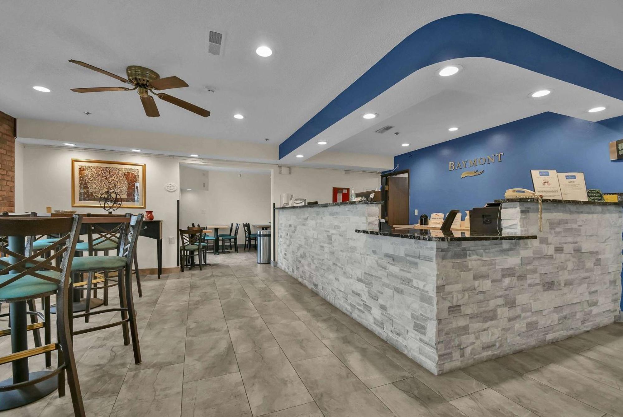 Baymont By Wyndham Zanesville Exterior photo